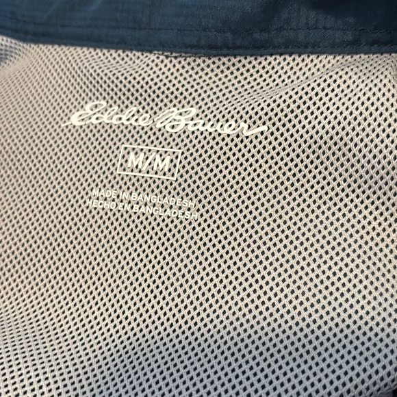 Eddie Bauer men’s blue short sleeve button down shirt size medium - Picture 8 of 9